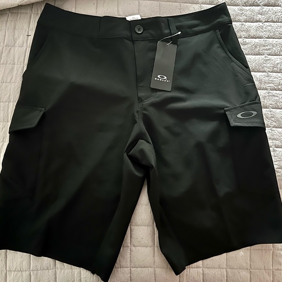 Oakley Cargo Shorts - Picture 1 of 4